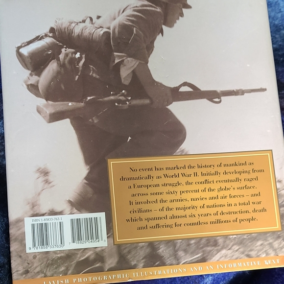 Chronicles of WORLD WAR II,  hardcover book - Picture 2 of 5